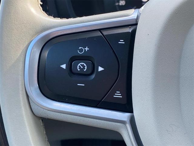 Photo of 2022 Crystal White Metallic Volvo S60
