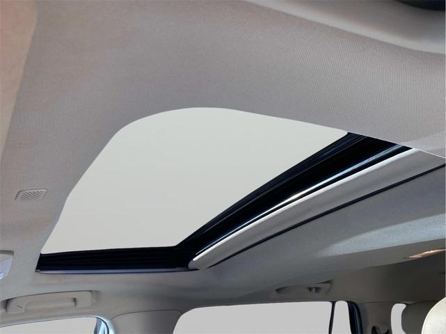 Photo of 2022 Midnight Black Metallic Toyota Highlander Hybrid