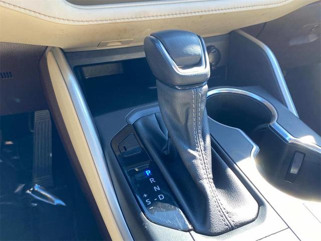 Photo of 2022 Midnight Black Metallic Toyota Highlander Hybrid