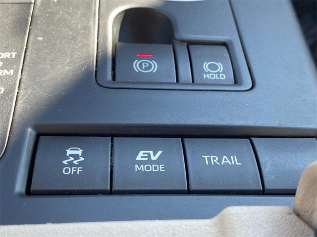 Photo of 2022 Midnight Black Metallic Toyota Highlander Hybrid
