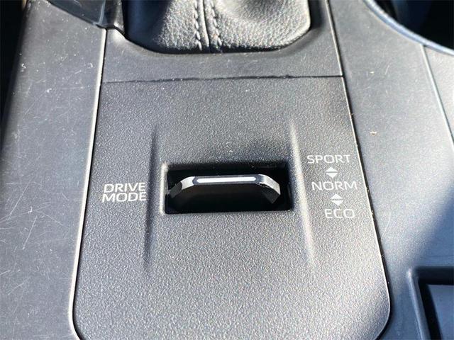 Photo of 2022 Midnight Black Metallic Toyota Highlander Hybrid