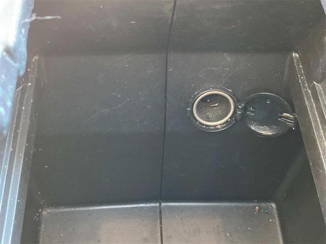 Photo of 2022 Midnight Black Metallic Toyota Highlander Hybrid