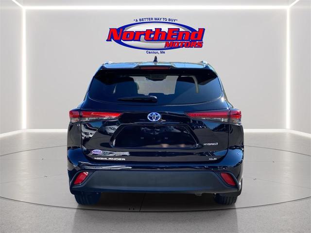 Photo of 2022 Midnight Black Metallic Toyota Highlander Hybrid