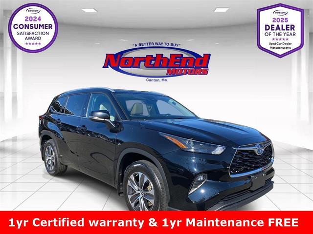 Photo of 2022 Midnight Black Metallic Toyota Highlander Hybrid