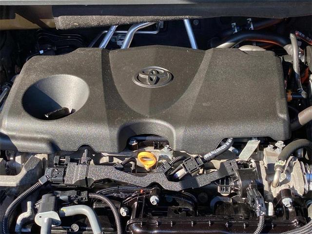 Photo of 2022 Midnight Black Metallic Toyota Highlander Hybrid