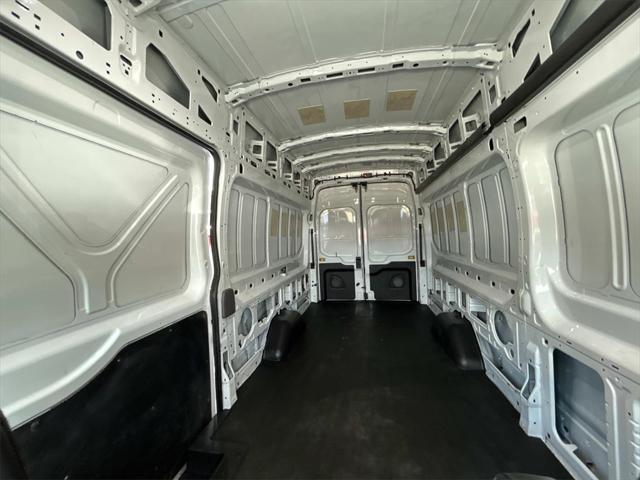 Photo of 2023 OXFORD WHITE Ford Transit-350