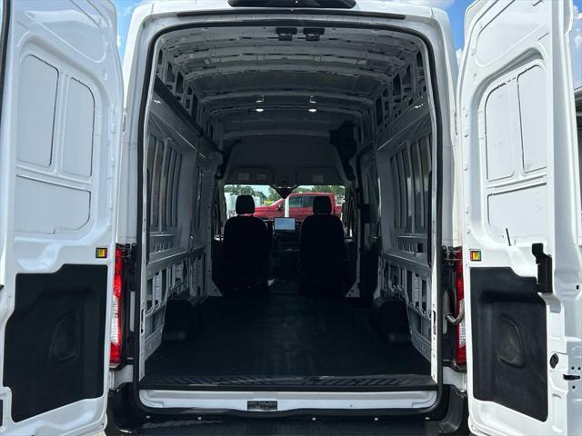 Photo of 2023 OXFORD WHITE Ford Transit-350