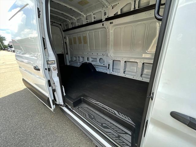 Photo of 2023 OXFORD WHITE Ford Transit-350