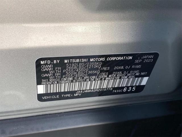 Photo of 2024 Alloy Silver Metallic/Black Roof Mitsubishi Outlander