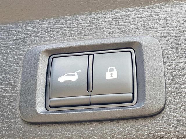Photo of 2024 Alloy Silver Metallic/Black Roof Mitsubishi Outlander