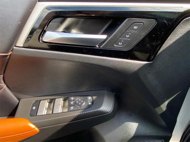 Photo of 2024 Alloy Silver Metallic/Black Roof Mitsubishi Outlander