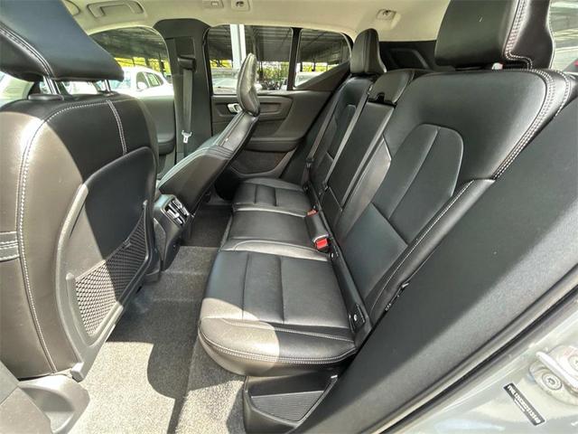 Photo of 2025 Vapour Grey Metallic Volvo XC40