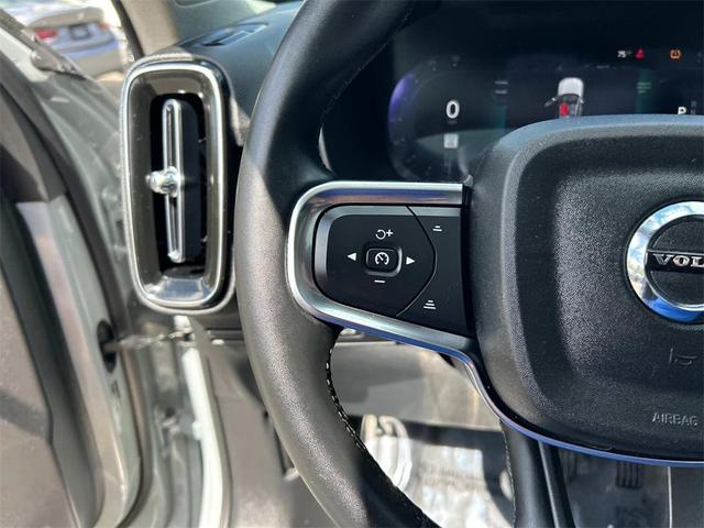 Photo of 2025 Vapour Grey Metallic Volvo XC40