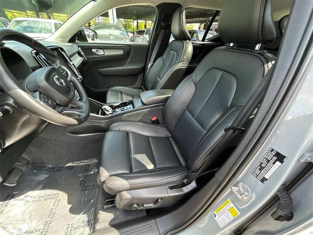 Photo of 2025 Vapour Grey Metallic Volvo XC40
