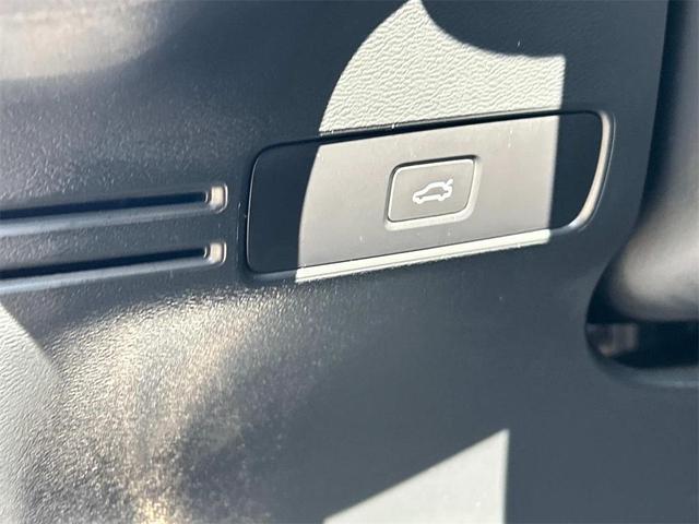 Photo of 2025 Vapour Grey Metallic Volvo XC40