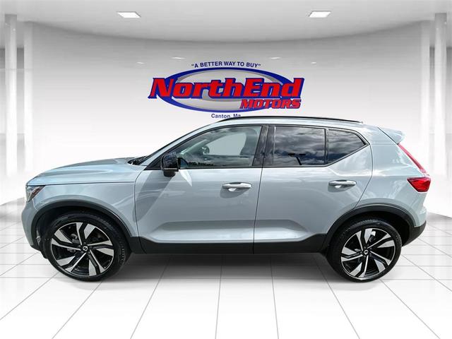 Photo of 2025 Vapour Grey Metallic Volvo XC40