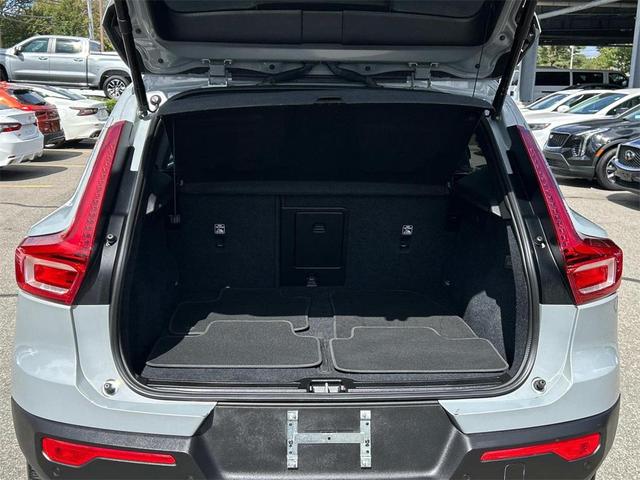 Photo of 2025 Vapour Grey Metallic Volvo XC40