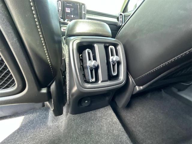 Photo of 2025 Vapour Grey Metallic Volvo XC40