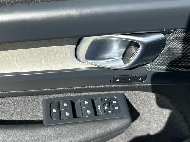 Photo of 2025 Vapour Grey Metallic Volvo XC40