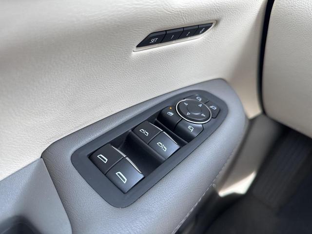 Photo of 2025 Argent Silver Metallic Cadillac XT5
