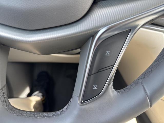 Photo of 2025 Argent Silver Metallic Cadillac XT5