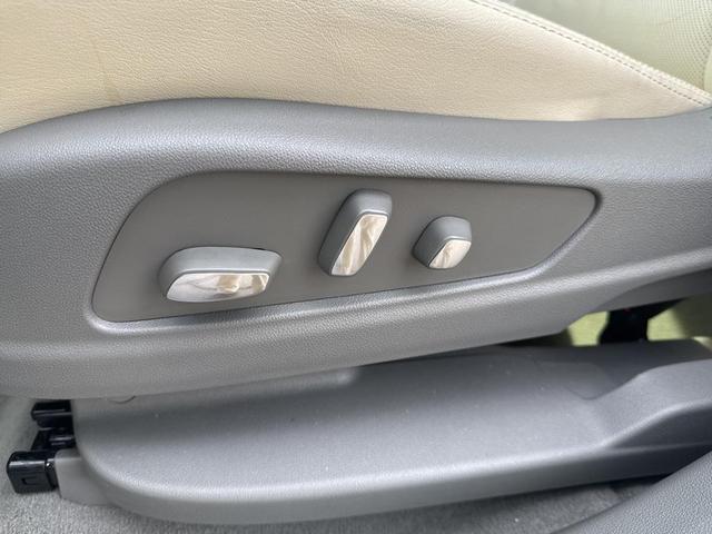 Photo of 2025 Argent Silver Metallic Cadillac XT5