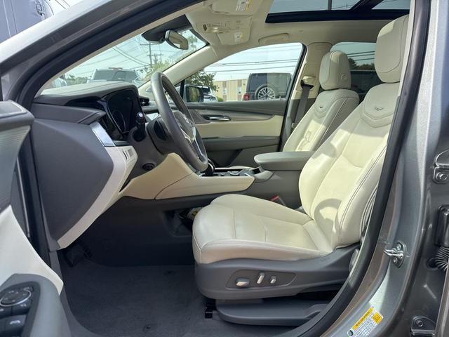 Photo of 2025 Argent Silver Metallic Cadillac XT5