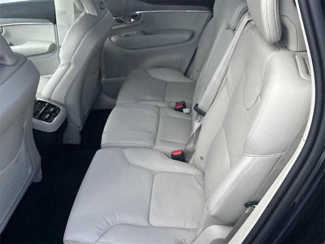 Photo of 2025 Onyx Black Metallic Volvo XC90