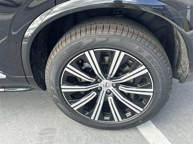 Photo of 2025 Onyx Black Metallic Volvo XC90
