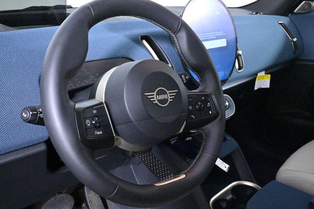 Photo of 2025 Nanuq White Metallic MINI Countryman