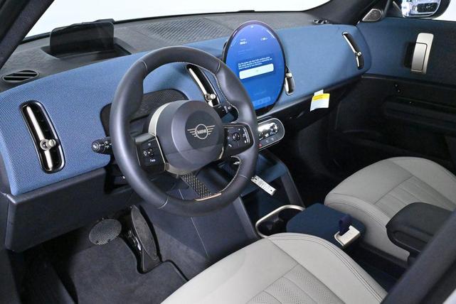 Photo of 2025 Nanuq White Metallic MINI Countryman