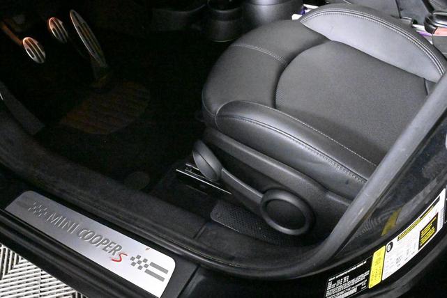Photo of 2014 Absolute Black Metallic MINI Countryman