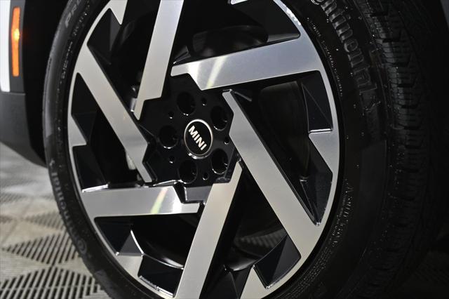 Photo of 2025 Nanuq White Metallic MINI Countryman
