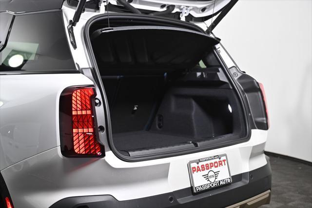 Photo of 2025 Nanuq White Metallic MINI Countryman