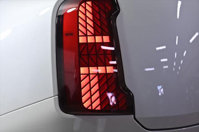Photo of 2025 Nanuq White Metallic MINI Countryman
