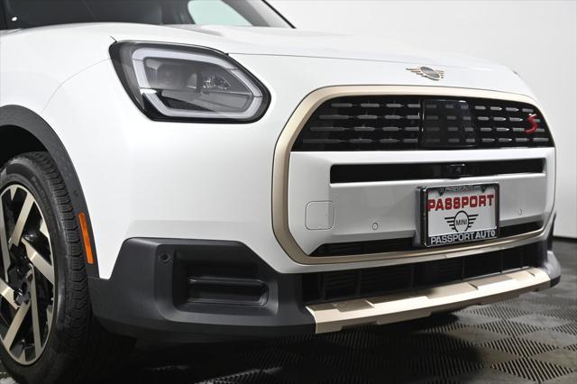 Photo of 2025 Nanuq White Metallic MINI Countryman