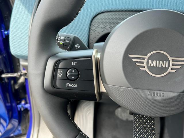 Photo of 2025 Blazing Blue Metallic MINI Countryman