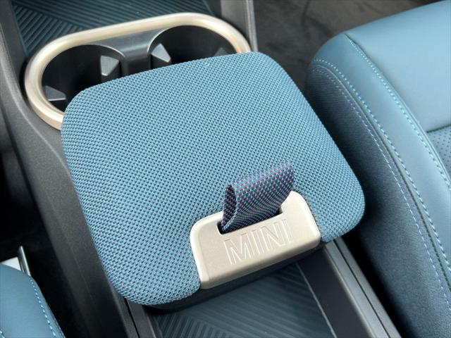 Photo of 2025 Blazing Blue Metallic MINI Countryman