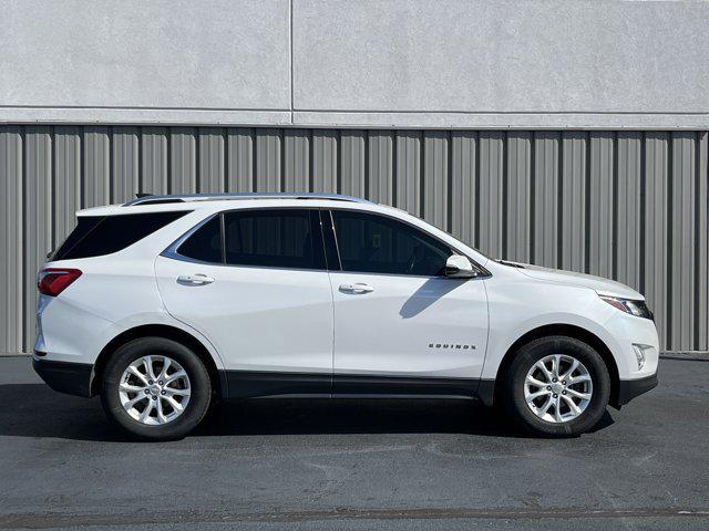 Photo of 2018 Iridescent Pearl Tricoat Chevrolet Equinox