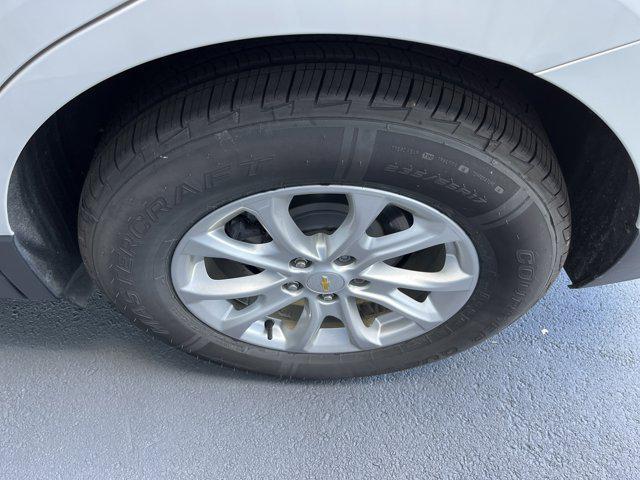 Photo of 2018 Iridescent Pearl Tricoat Chevrolet Equinox