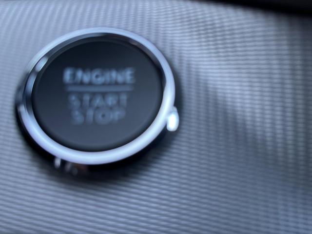 Photo of 2025 Star White Metallic Tri-Coat Ford Explorer