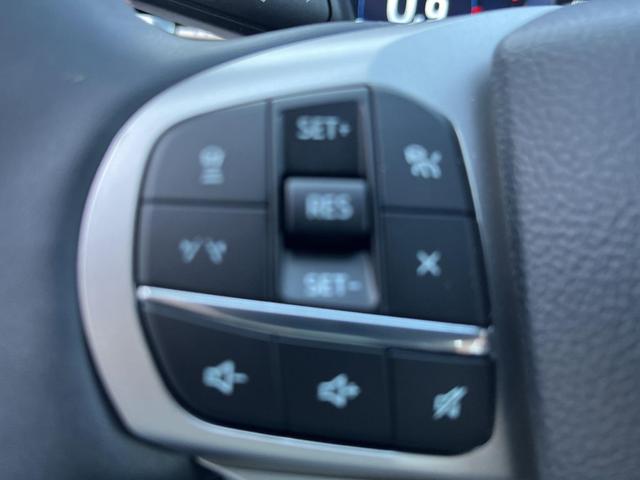 Photo of 2025 Star White Metallic Tri-Coat Ford Explorer