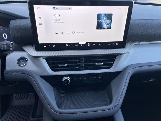 Photo of 2025 Star White Metallic Tri-Coat Ford Explorer