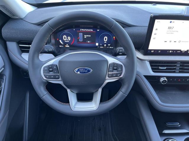 Photo of 2025 Star White Metallic Tri-Coat Ford Explorer