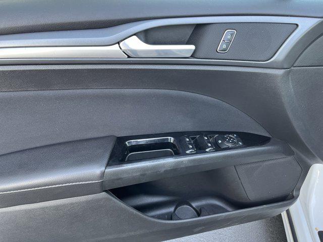 Photo of 2016 OXFORD WHITE Ford Fusion