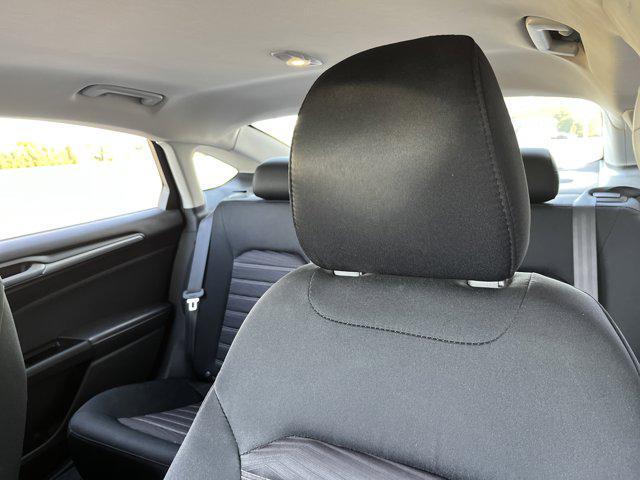 Photo of 2016 OXFORD WHITE Ford Fusion