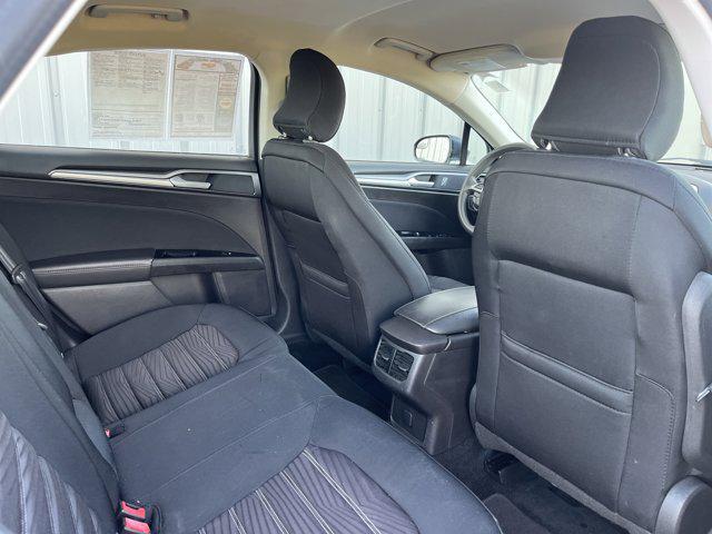 Photo of 2016 OXFORD WHITE Ford Fusion