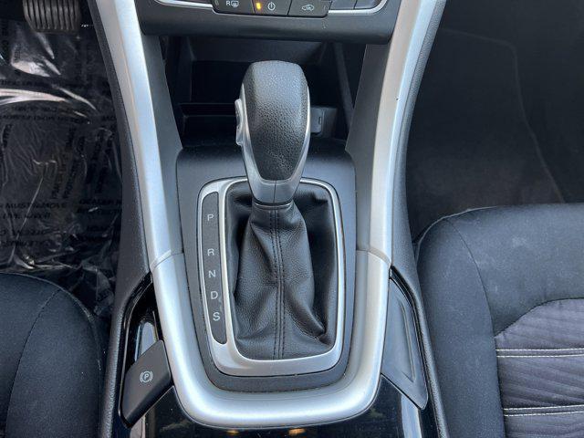 Photo of 2016 OXFORD WHITE Ford Fusion