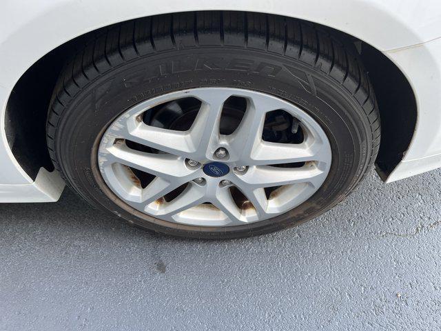 Photo of 2016 OXFORD WHITE Ford Fusion