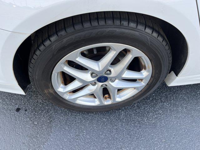 Photo of 2016 OXFORD WHITE Ford Fusion